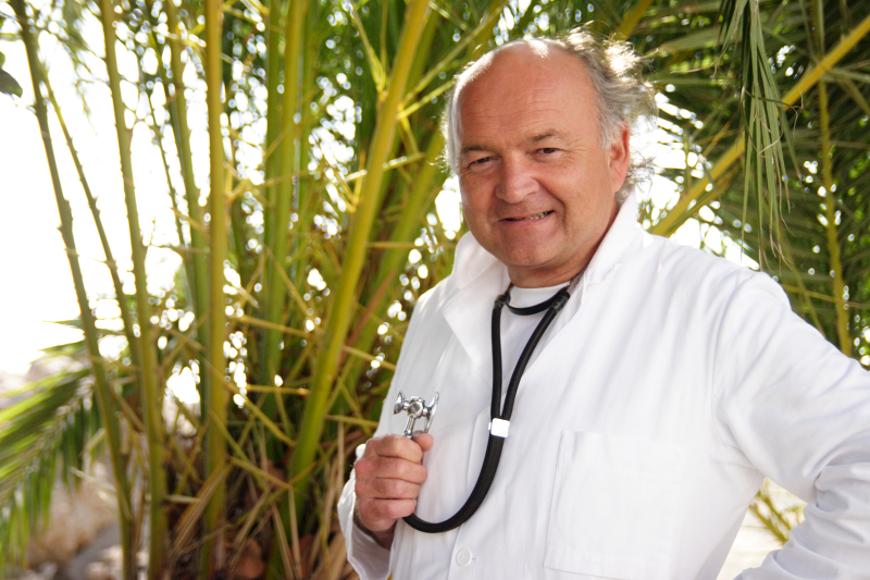 Dr. Kjell Vaage har i en årrekke drevet legekontor i Patalavaca-Arguineguin på Gran Canaria. Foto: Hugo Ryvik
