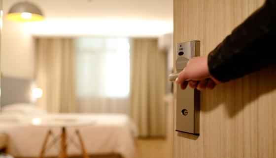 Kjøling av tomme hotellrom er enorm sløsing med energi. Foto: mingdai