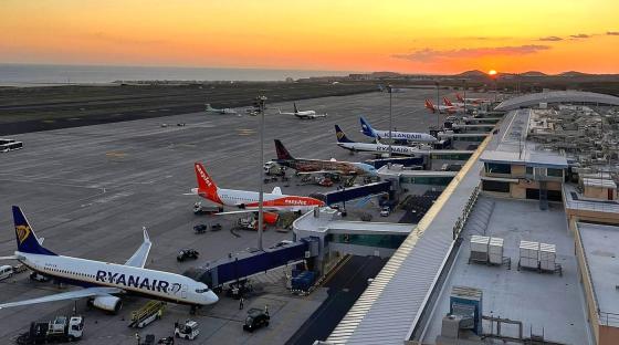 Flytrafikk Tenerife Lufthavn sør Reina Sofia