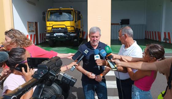 Fernando Clavijo møtte pressen for å orientere om brannen på La Palma.