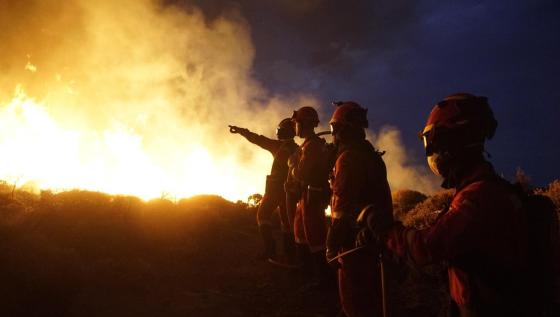 Brannfolk i arbeid på Tenerife.