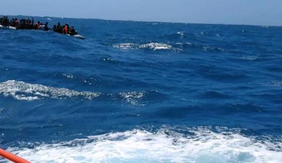 Flyktningbåt utenfor Fuerteventura.