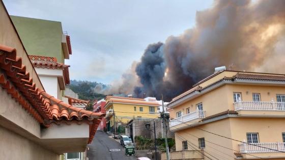 Brann svært nær bebyggelse på Tenerife.