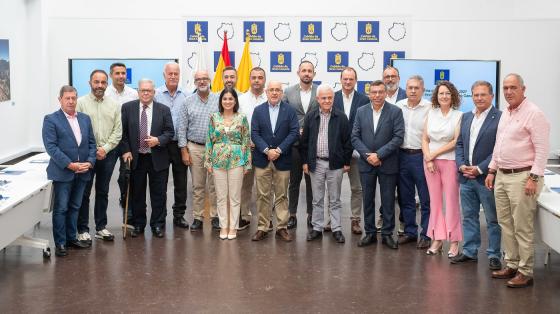 President for øyrådet på Gran Canaria, Antonio Morales og ordførere 