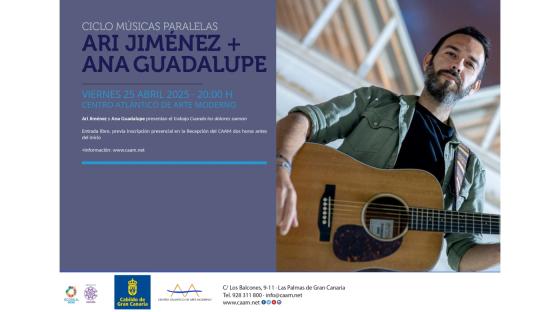Ari Jiménez med en gitar i hånden.