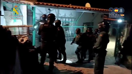 Politiet på Gran Canaria ved en husransakelse.