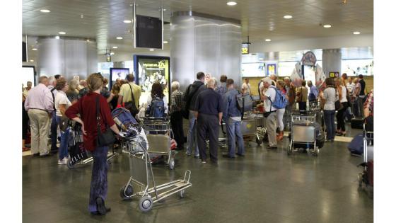 Henting av bagasje på flyplassen.