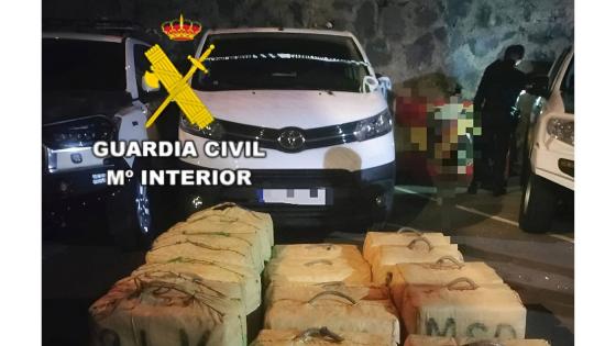 900 kilo hasj i bil