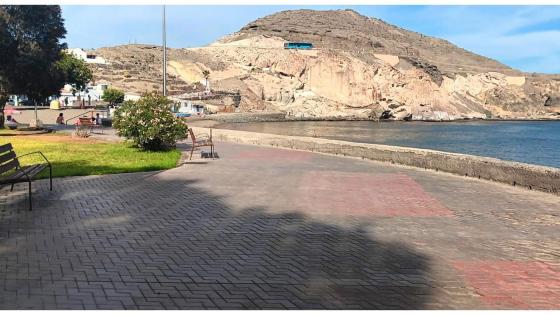Pusser opp strandpromenade i El Pajar