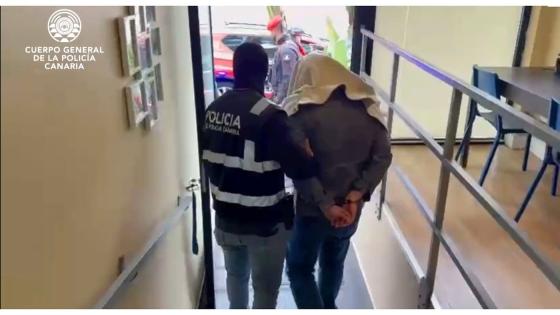Arrestasjon av ansatt på interneringssenter