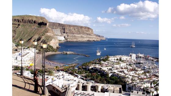 Utsikt over Puerto de Mogán og kystlinje