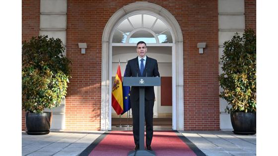 Pedro Sánchez foran Moncloa-palasset