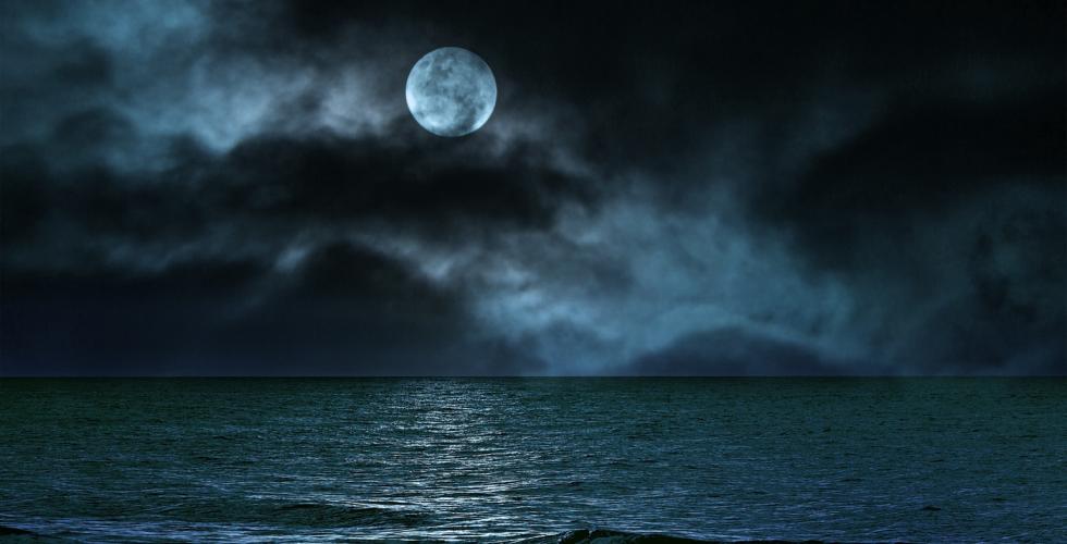natt måne hav