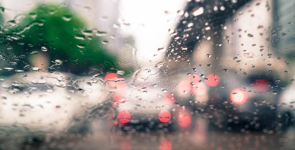 Regn på bilvindu