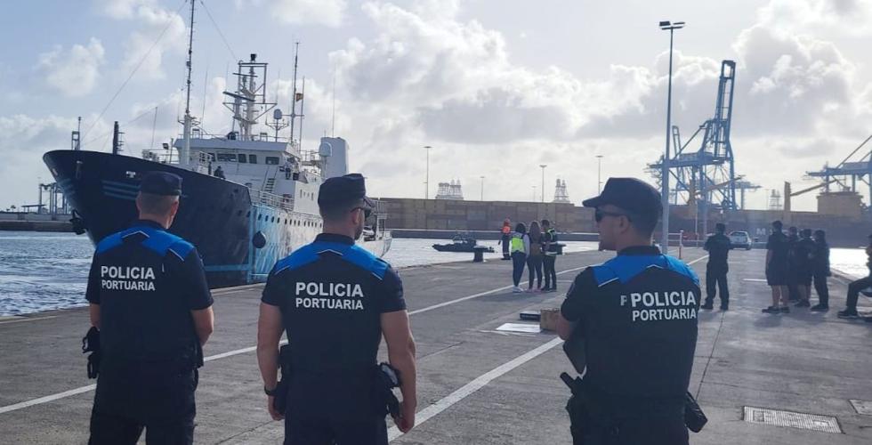 Politi i havnen i Las Palmas på Gran Canaria.