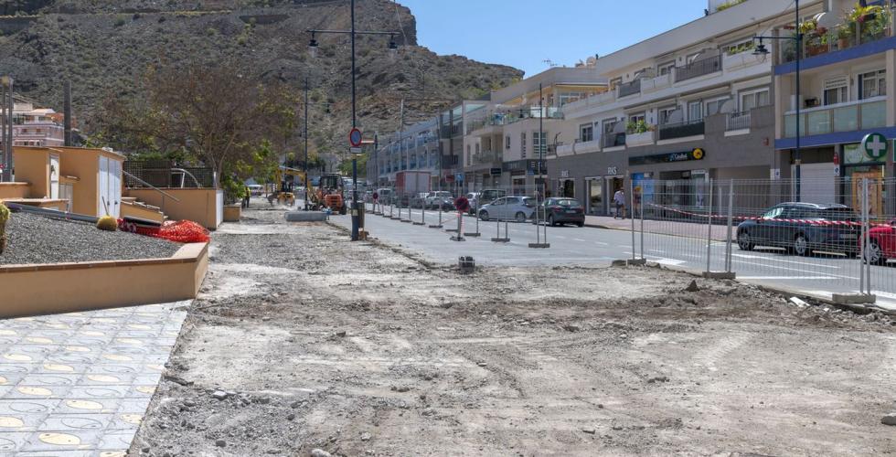 Forbedrer strandpromenade i Playa de Mogán på Gran Canaria.