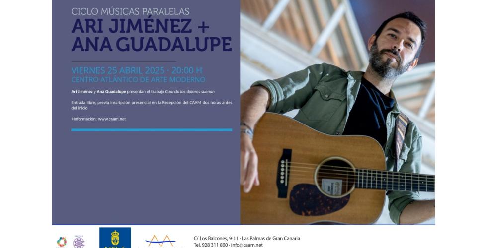 Ari Jiménez med en gitar i hånden.
