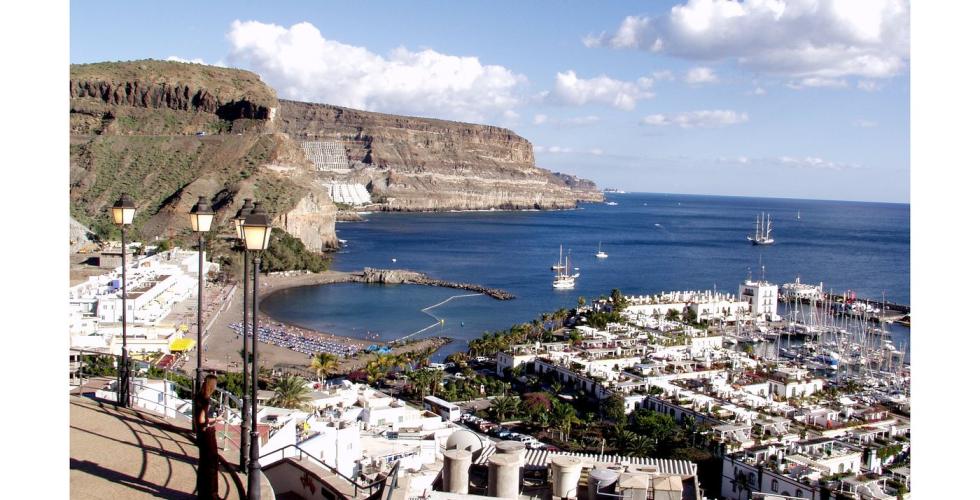 Utsikt over Puerto de Mogán og kystlinje