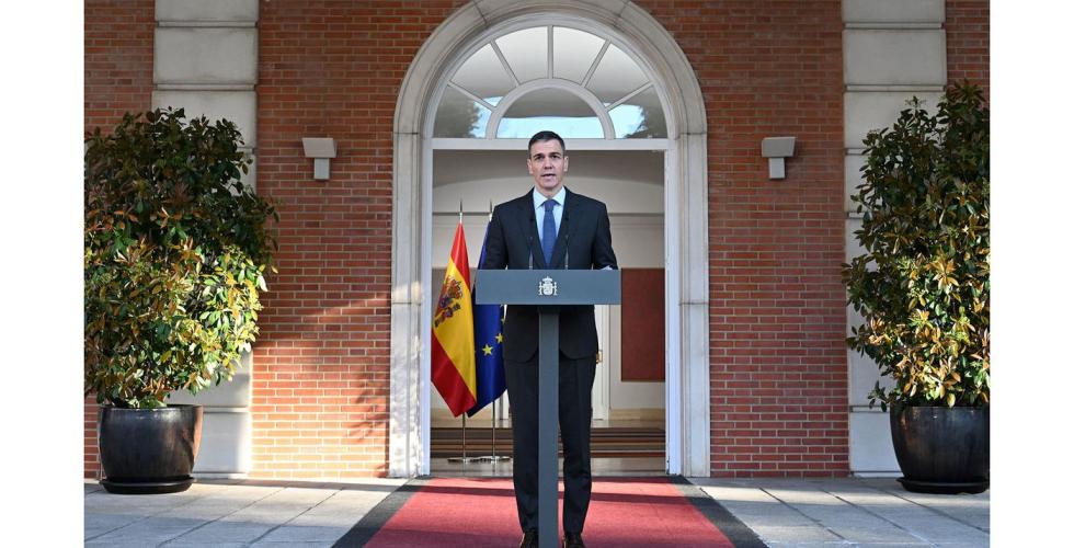 Pedro Sánchez foran Moncloa-palasset