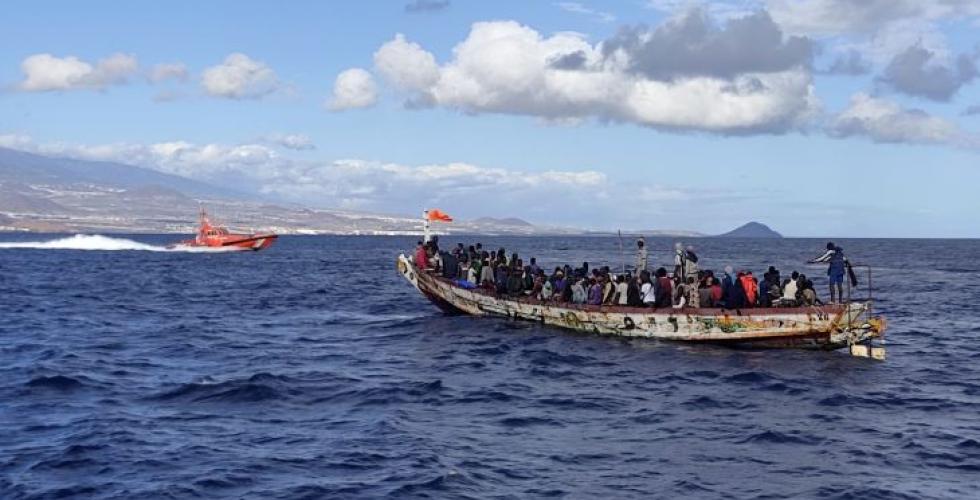 Migrasjon_flyktningbåt_redningsbåt