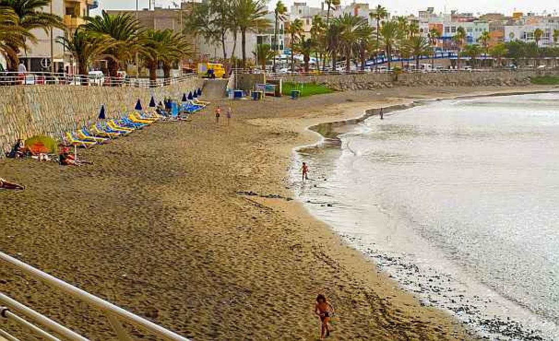 Las Marañuelas-stranden i sentrum av Arguineguin i 2016