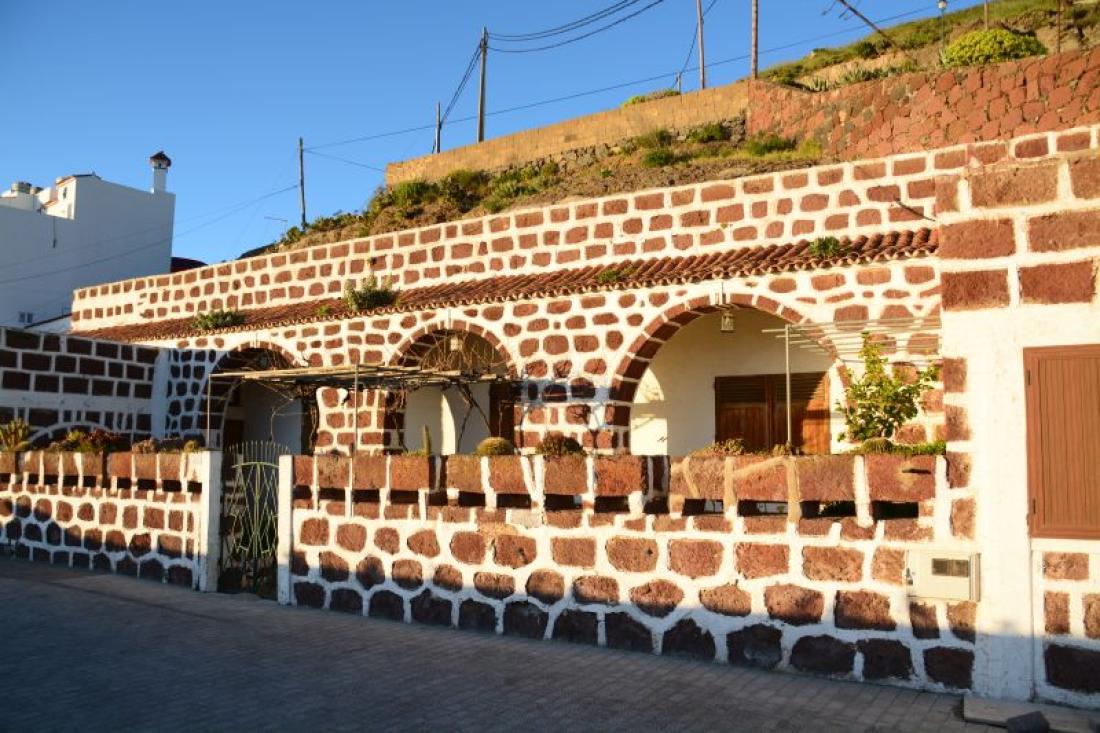 Et av mange rustikke grottehus i Artenara