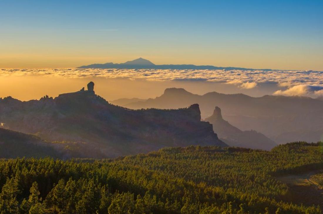 Magisk lys ved solnedgang på Pico de Las Nieves Magisk lys ved solnedgang på Pico de Las Nieves