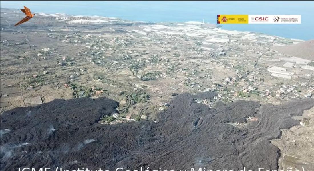 Vulkanutbrudd på La Palma september 2021. Bygninger, landbruk og veier ødelegges.