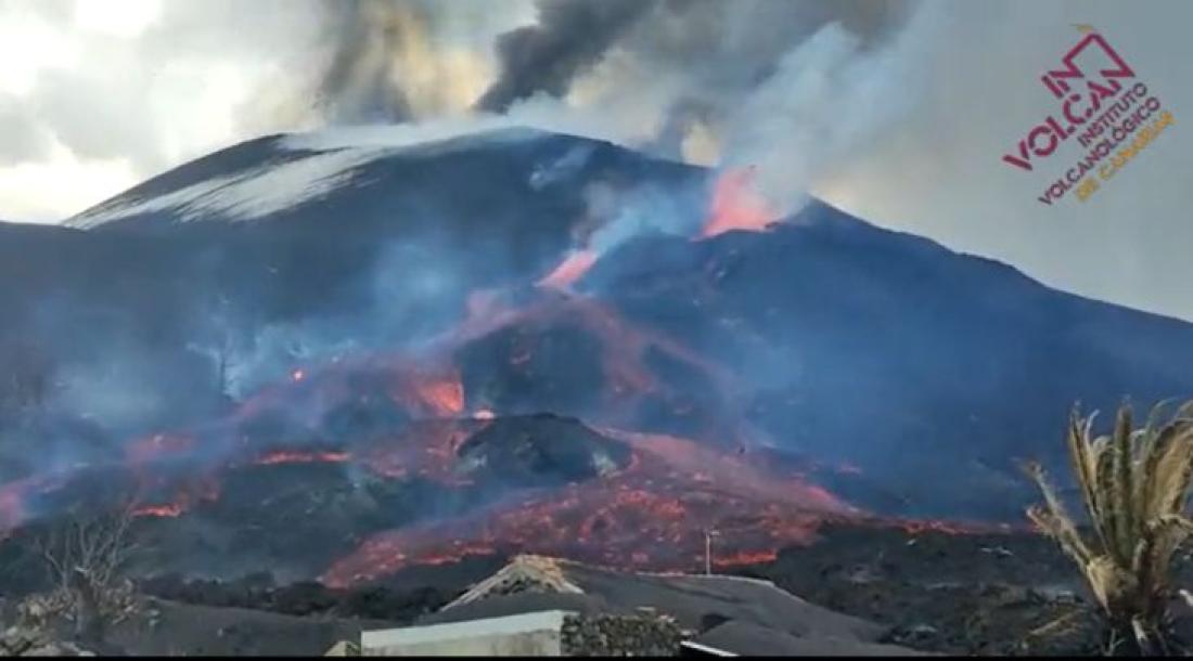 Vulkanutbrudd på La Palma 2021. Dag 37, nytt hull i kratervegg kl. 14.45.