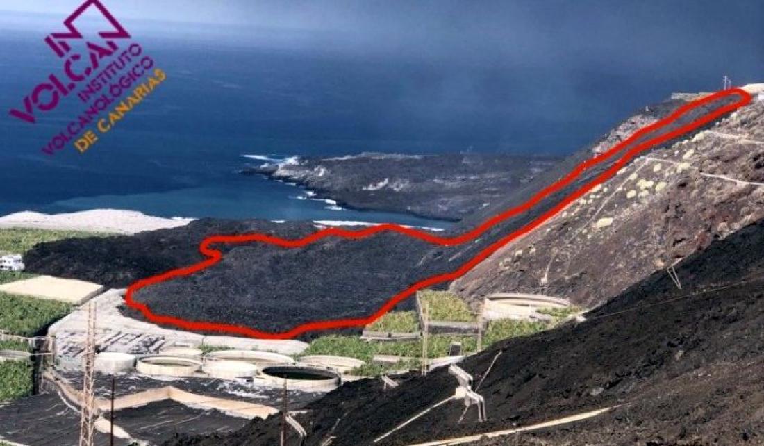 Vulkanutbrudd på La Palma 2021. Dag 42, lavaen bygger en ny landtunge i havet. like ved den forrige.