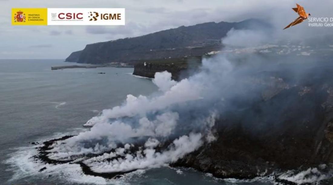 Vulkanutbrudd på La Palma 2021 . Dag 67, ny landtunge under oppbygging av lavastrøm.