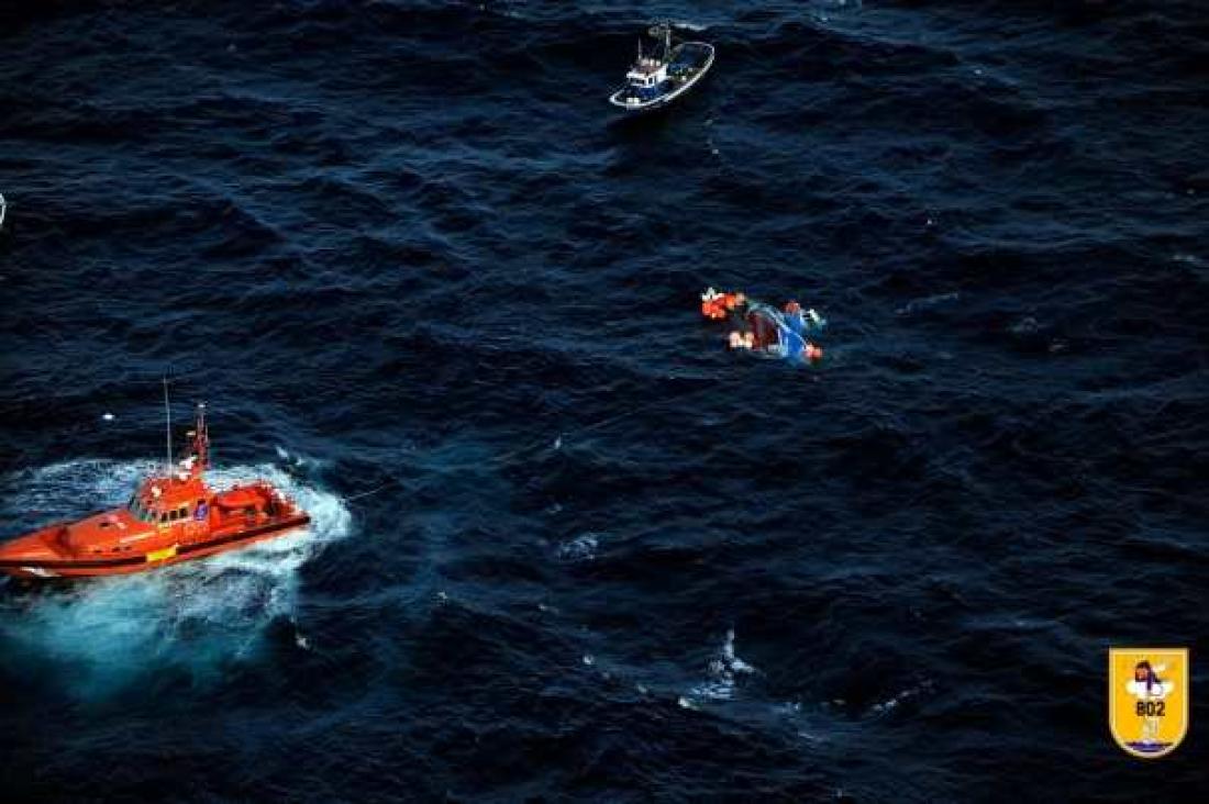 Båten vendes av redningstjenesten