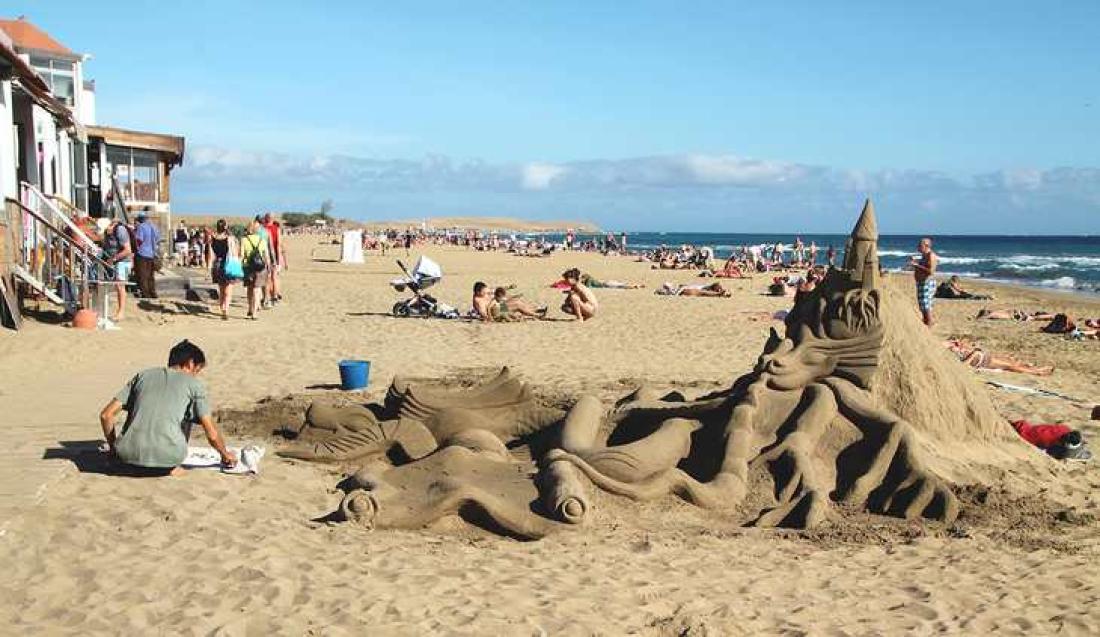 Den lange stranden ved Maspalomas